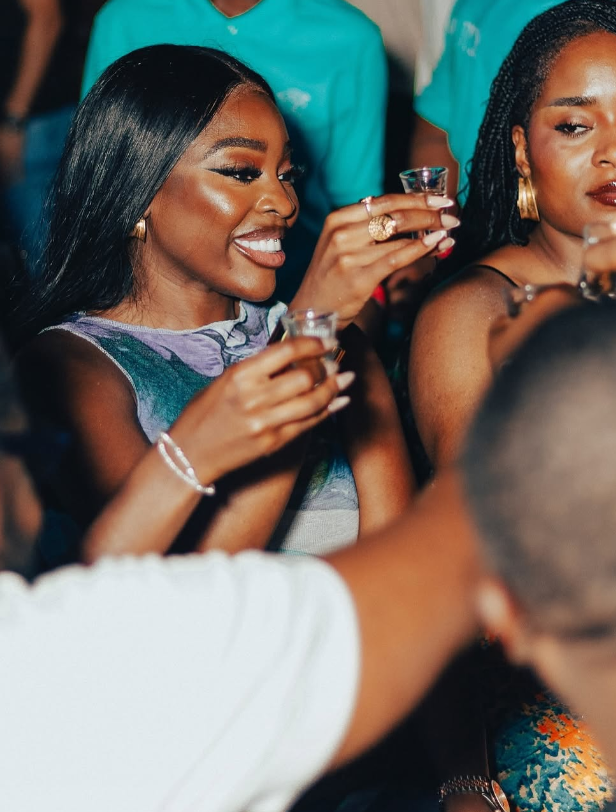 NIGHTLIFE EXPERIENCE — image 2